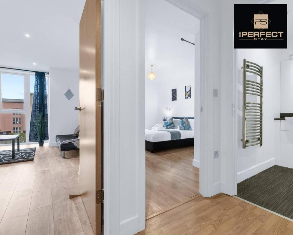 Mercury Centre Netflix Dedicated Workspace By Your Perfect Short Lets Apartamento